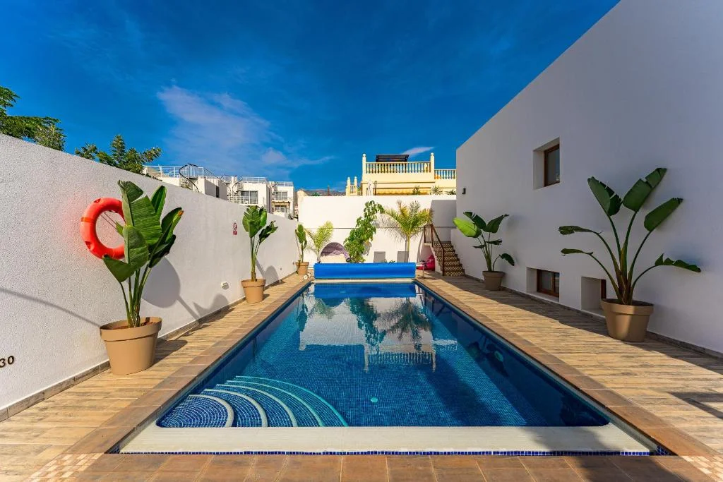 Ferienvilla Teneriffa Fotos: privater Pool, umgeben von Terrassen